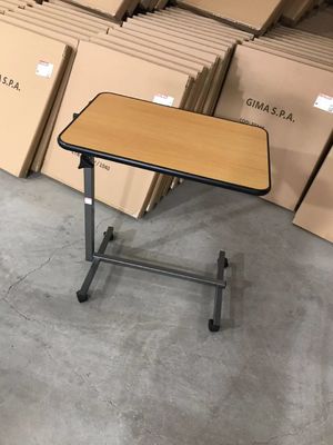 Tiltable поверхностный откидной столик больничной койки 700mm 1010mm над таблицей еды кровати