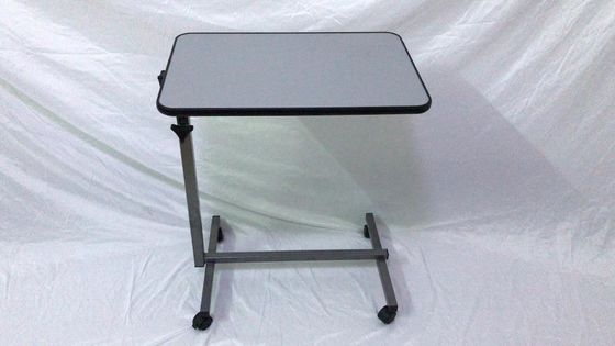 Откидной столик больничной койки пациентов 700mmx1010mm Overbed с колесами