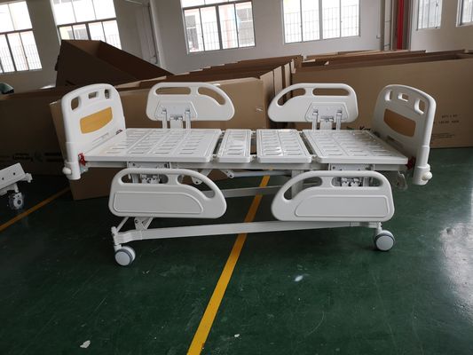 Сторона 3 расшатанная ручная PP кровати заботы пациента ICU прокладывает рельсы педиатрическая ручная больничная койка